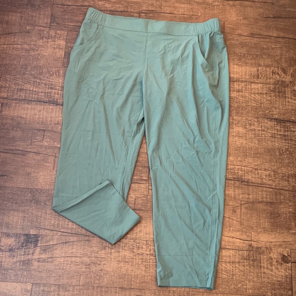 Eddie Bauer Olive green pull on casual pant